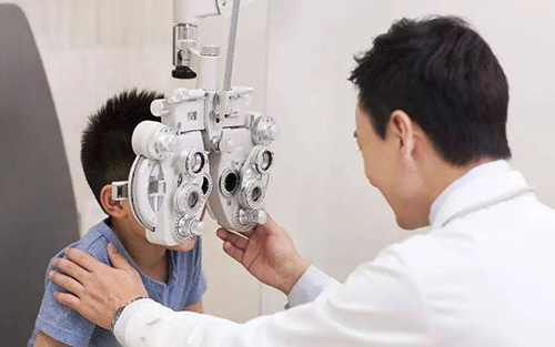 为什么越来越多人选择离焦眼镜，与普通近视眼镜有何不同？